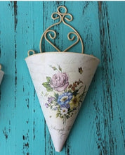 Load image into Gallery viewer, 1Pcs Plastic Wall Hanging Flower Vase Pot Wall Flower Basket Rural Garden Home Decoration Flower Basket Home Decor